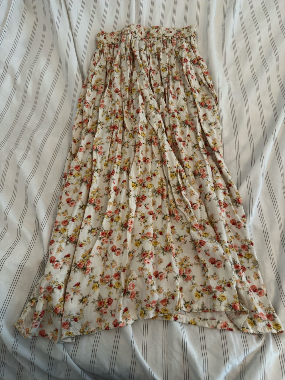 Midi Floral Midi Skirt in Cream with Pink Roses